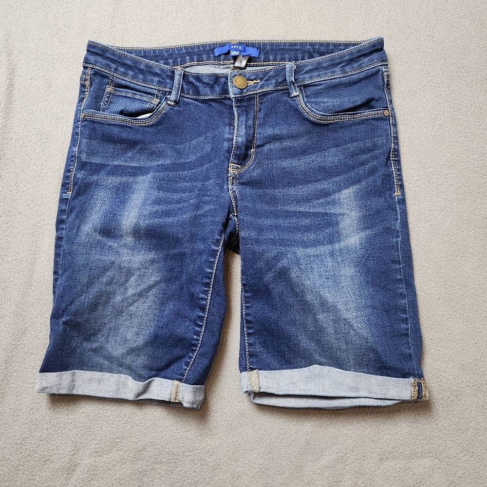 Apt 9 blue bermuda shorts size 8 Apt. 9 Medium Wash Denim Shorts